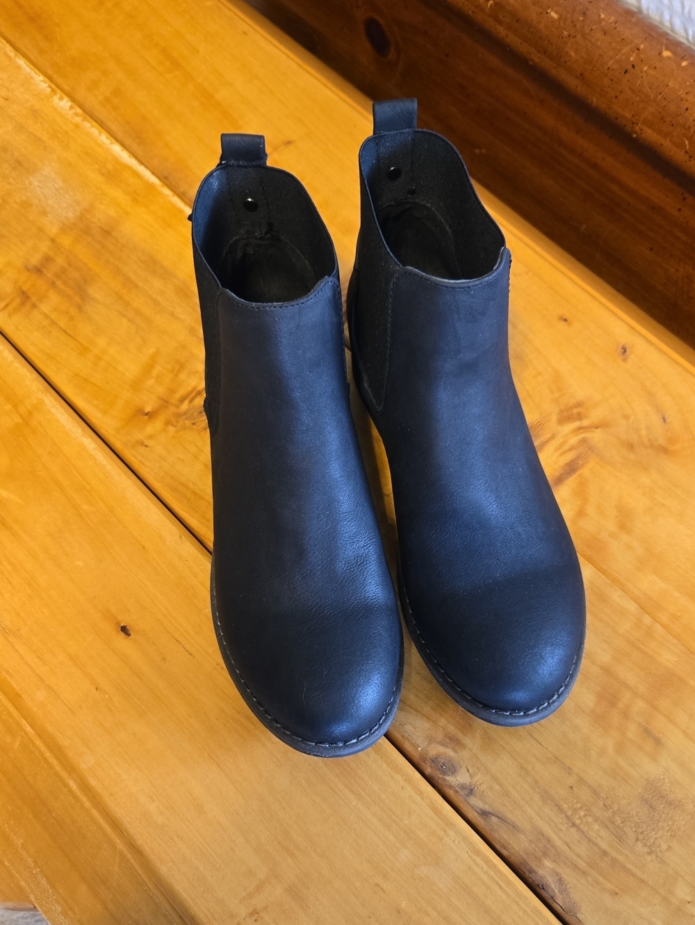 Everyday Black Chelsea Dylan Ankle Boots NWT size 6